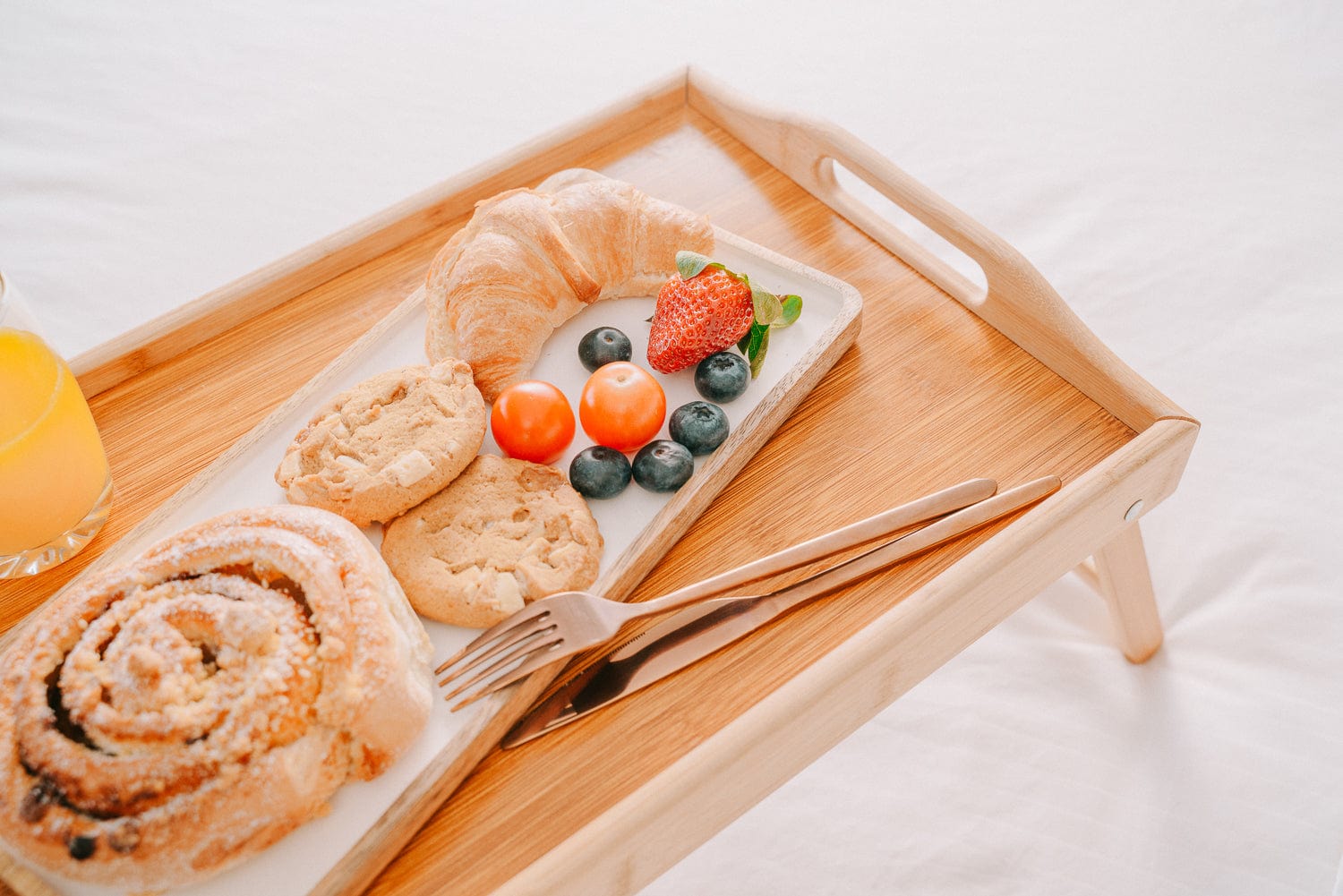 Living Today Homewares 2Pcs Foldable Bamboo Bed Tray / Breakfast Serving Table