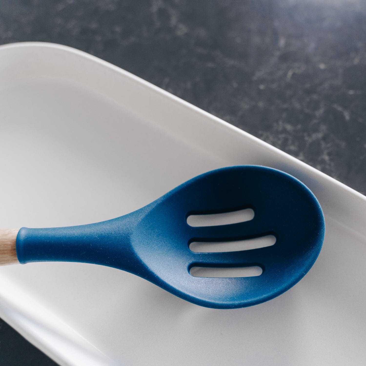 Clevinger 2pcs Beechwood & silicone slotted spoon navy