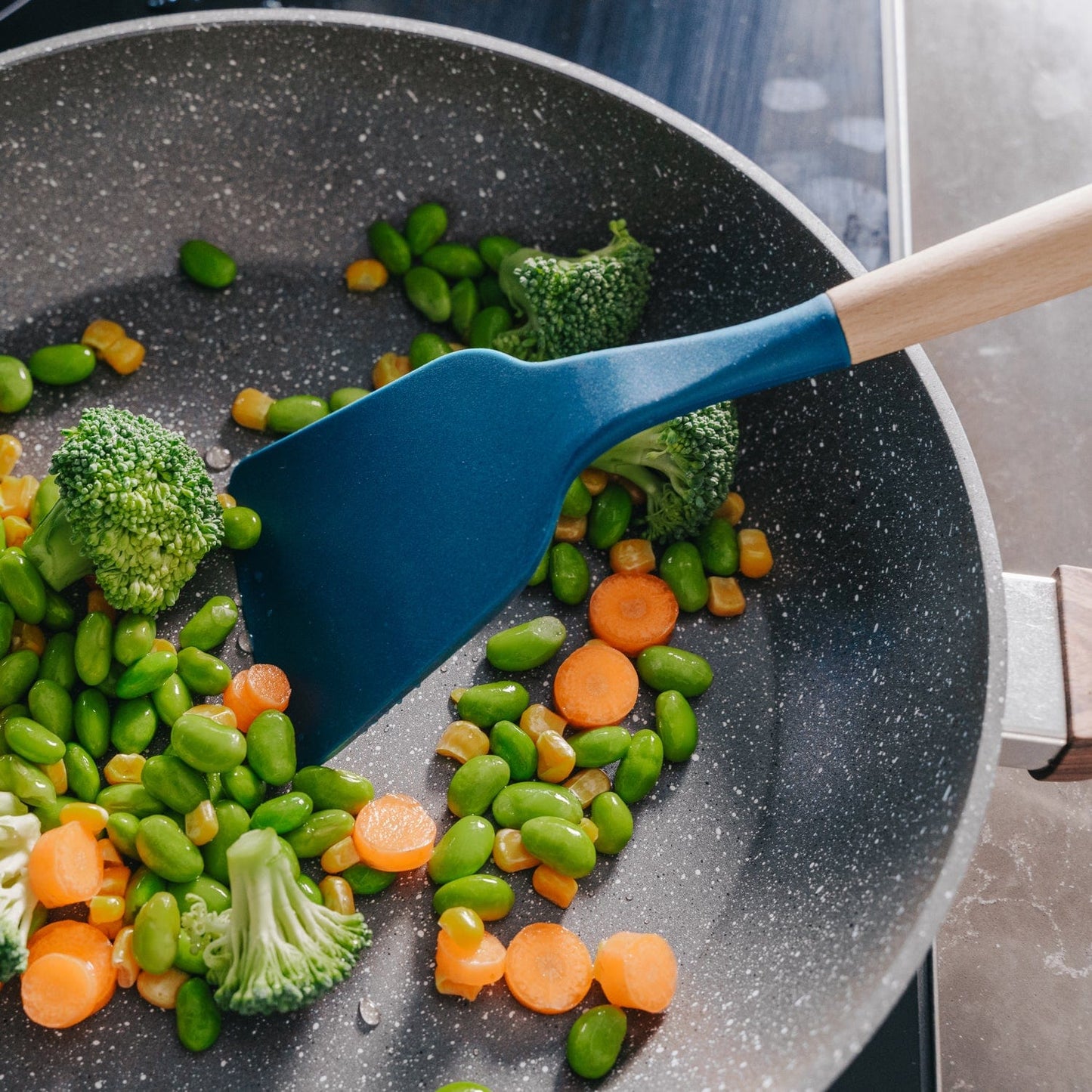 Clevinger 2pcs Beechwood & silicone turner navy