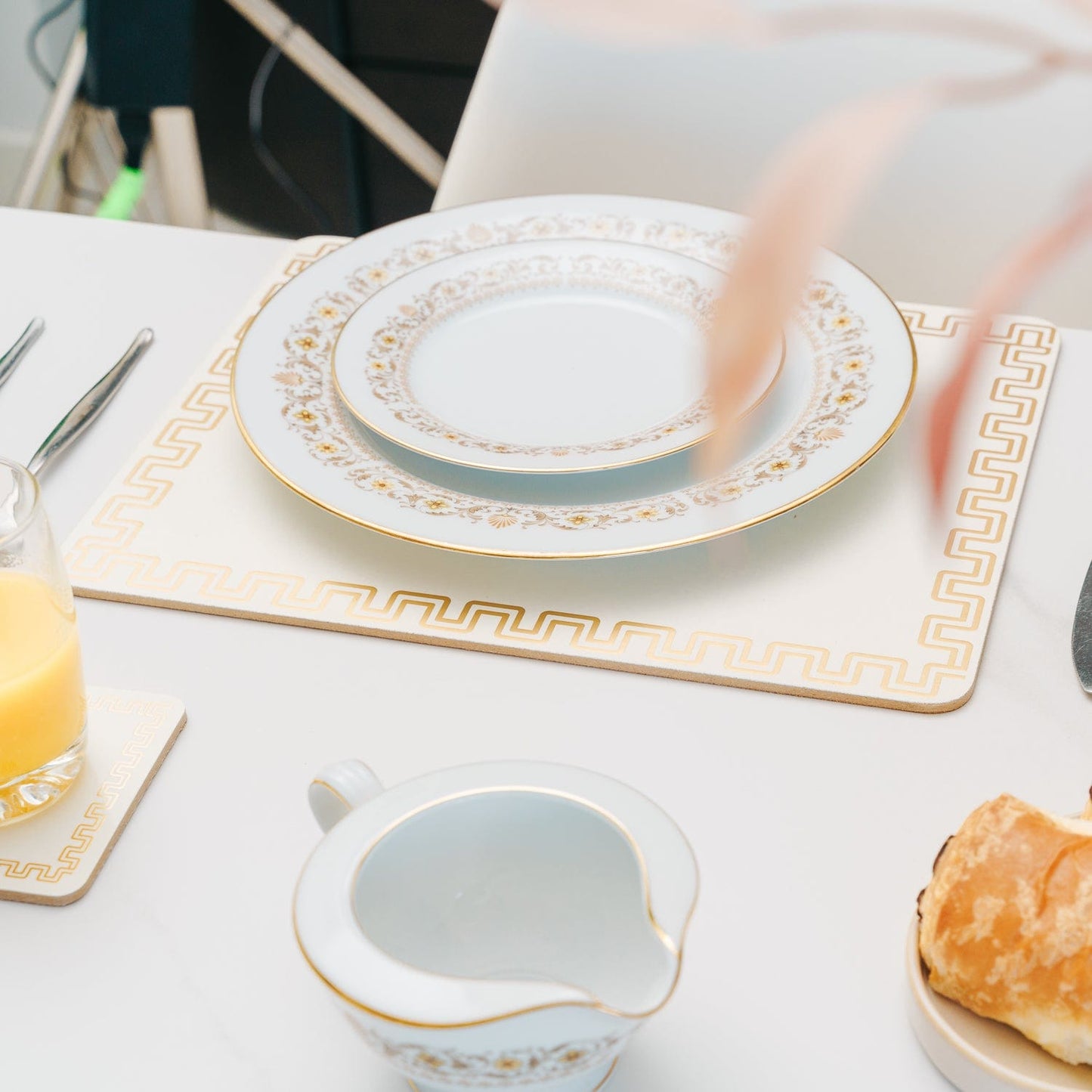Clevinger dining placemat Clevinger 8 pcs MDF Placemats and Coasters Gold Border