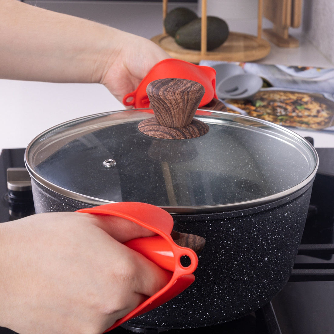 Versatile and Durable: The 4pk Silicone Grippers – Your Must-Have Kitchen Tool