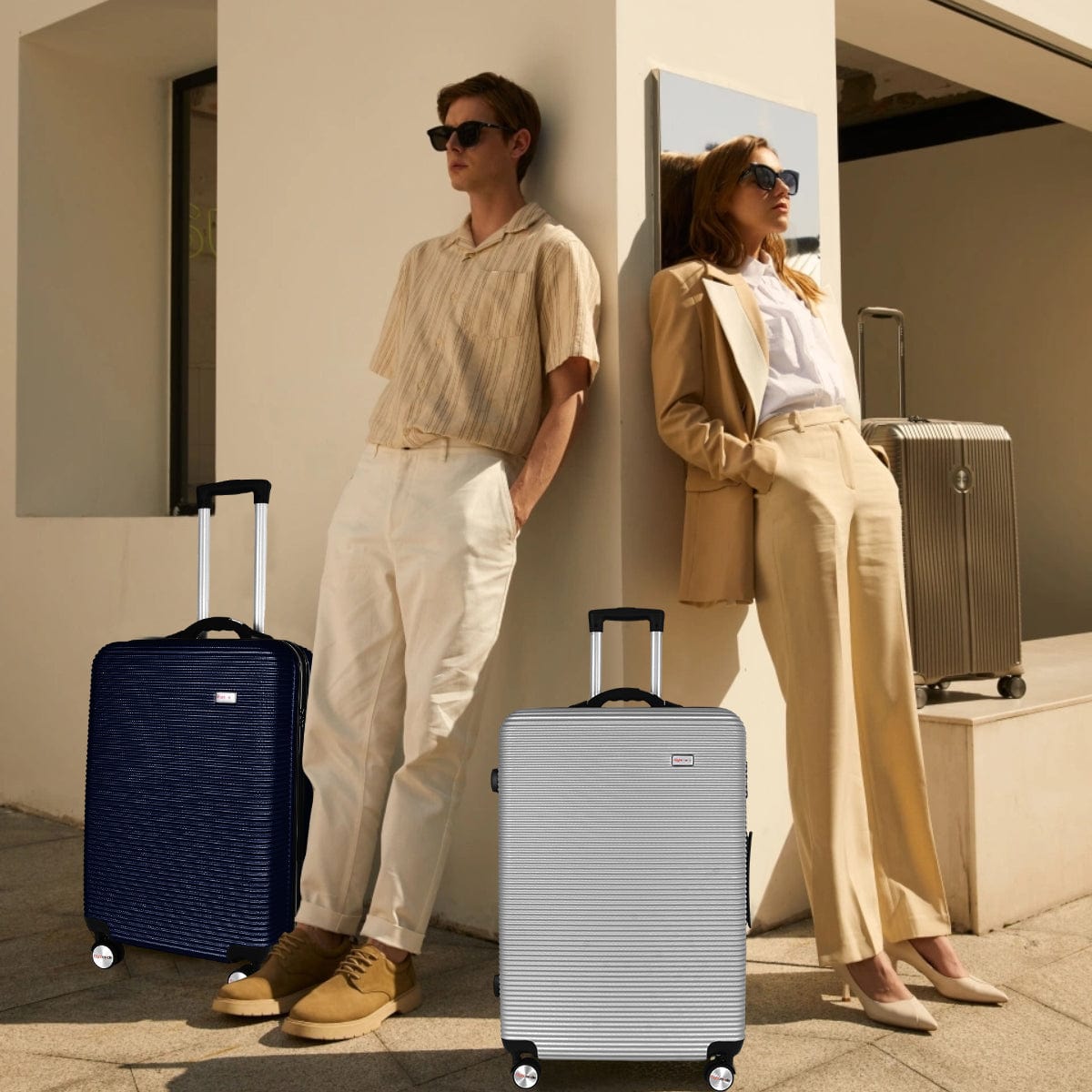 Flightmode 20" Digital Weighing Scale and USB Charging Port Lightweight Carry-on Luggage Suitcase Silver
