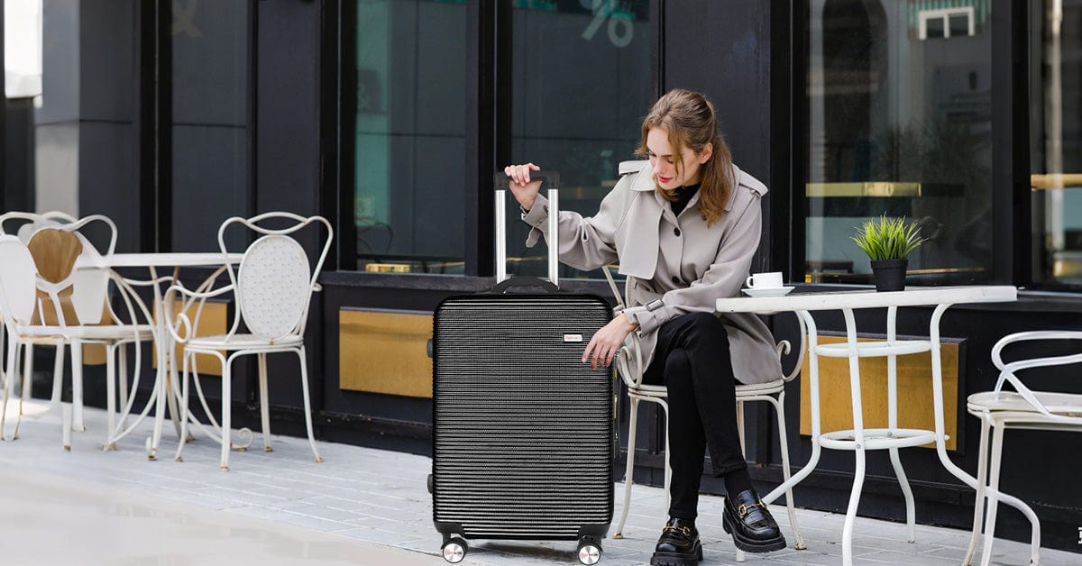 Flightmode 3 pcs 20"/24"/28" Digital Weighing Scale and USB Charging Port Lightweight Luggage Suitcase Black