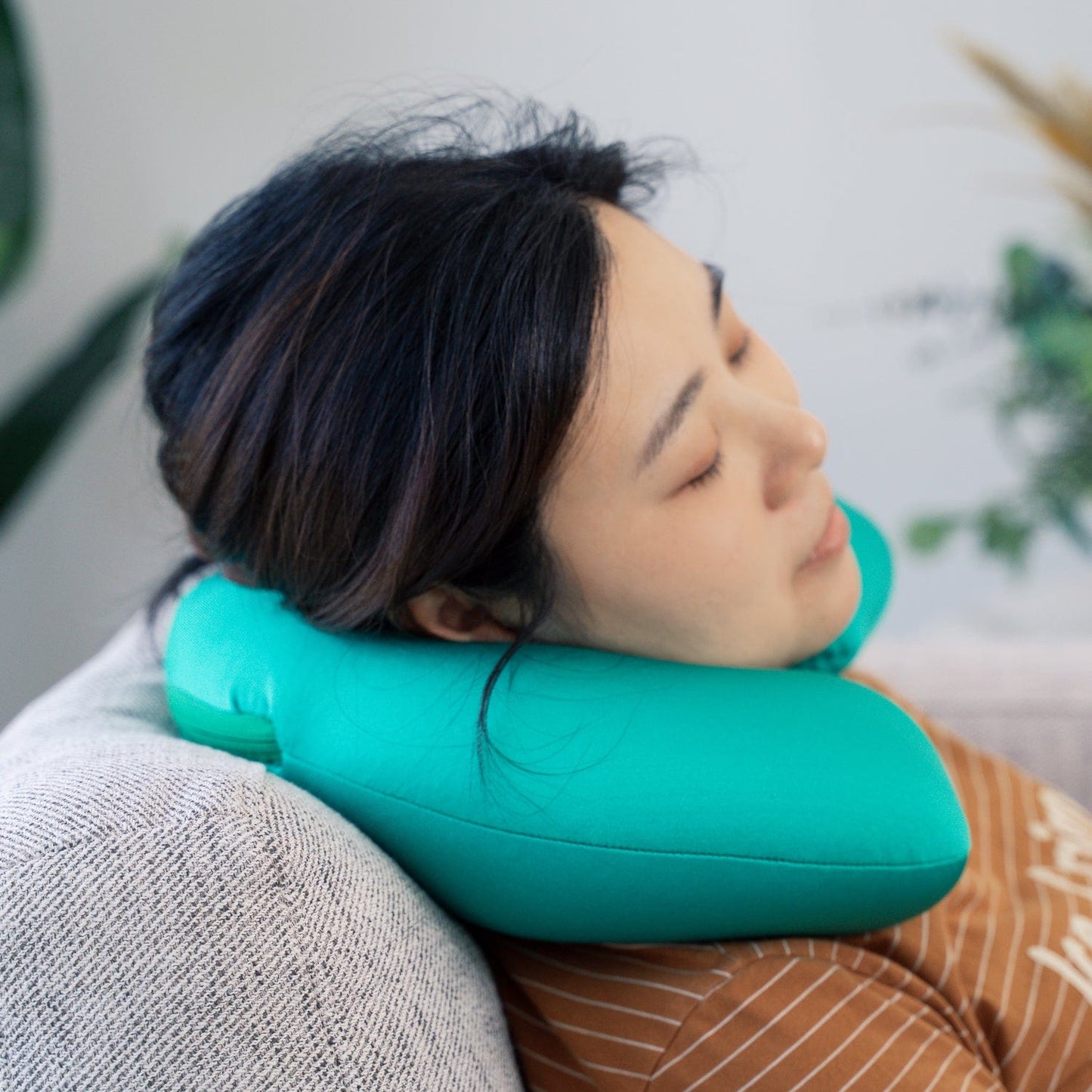 Lazy Dayz 2 Ways Reversible Microfibre Travel Pillow-Avocado/Watermelon