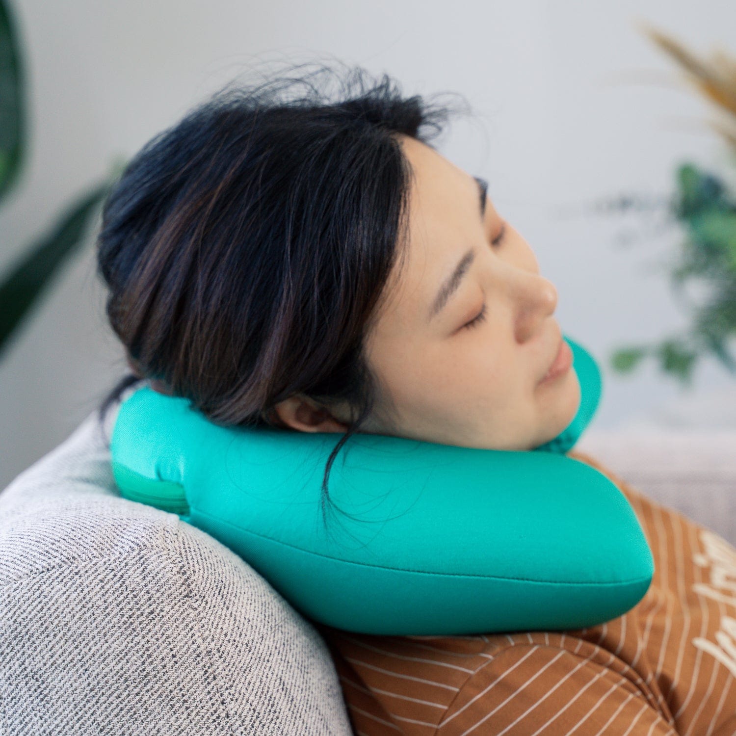 Lazy Dayz 2 Ways Reversible Microfibre Travel Pillow-Avocado/Watermelon