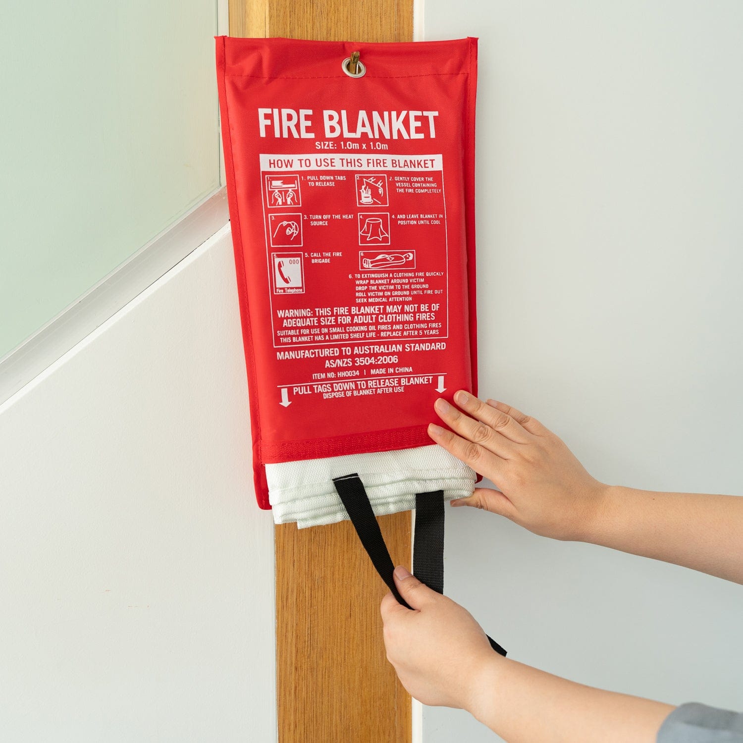 Living Today Homewares Fibreglass Fire Extinguishing Blanket for Home Car Boat Caravan Safety 1m x 1m