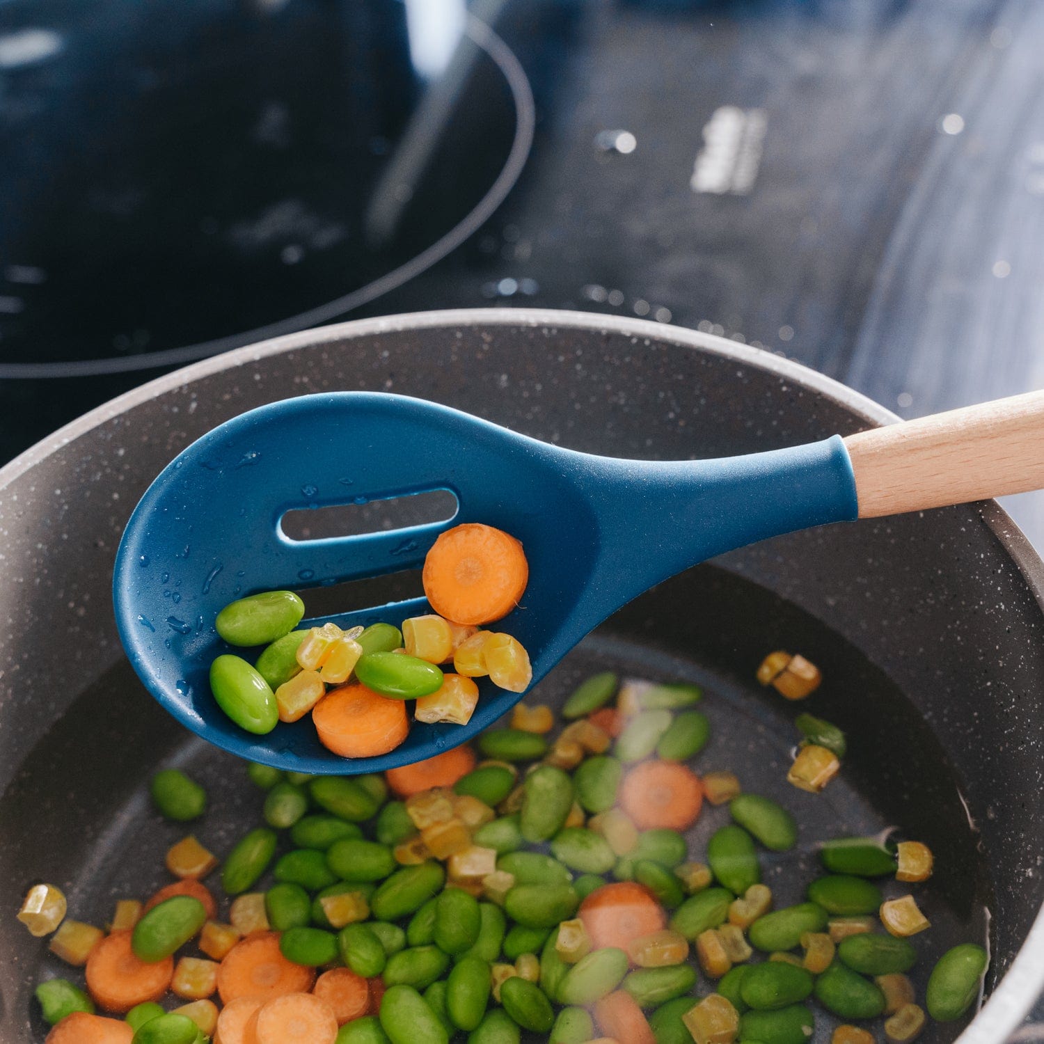 Clevinger Kitchen Beechwood & Silicone Kitchen Serving Utensils Set - Ladle/Pasta Server/Tongs/Slotted Spoon - Navy