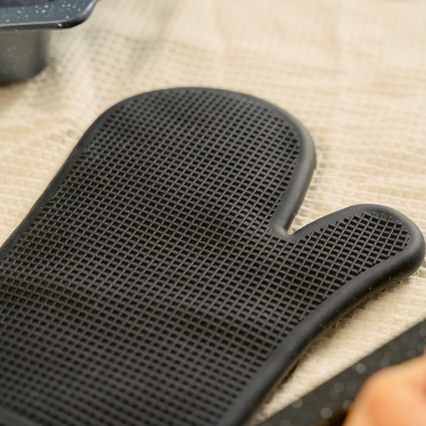 COOK EASY 4 Pcs Silicone Oven Mitt and Multi Purpose Kitchen Heat Pad Insulation Mat